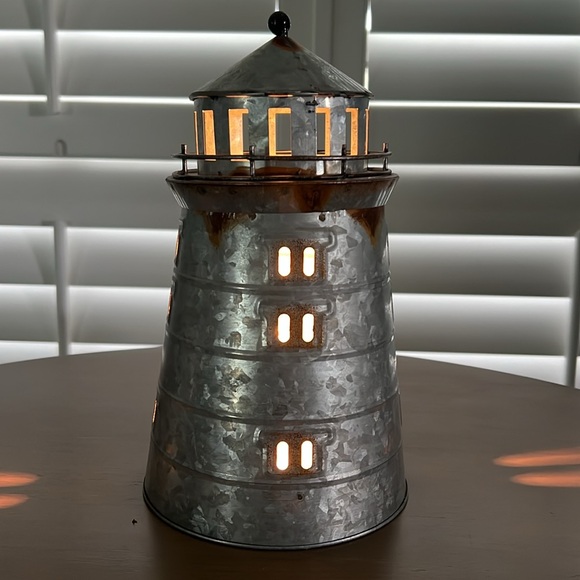“Portland” Scentsy Warmer - Picture 2 of 2